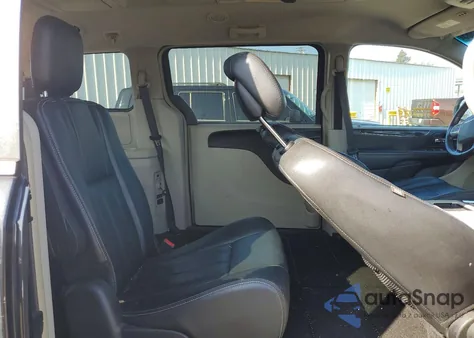 2014 Chrysler Town & Country Touring z USA, uszkodzony, nr VIN 2C4RC1BGXER398541